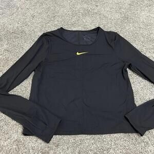 Nike Women’s Cropped Long Sleeve Dri-Fit Long Sleeve size Medium